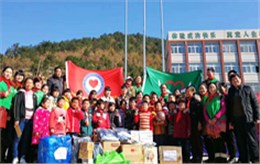 量能收到“助力老區(qū)、關(guān)愛(ài)助學(xué)”錦旗